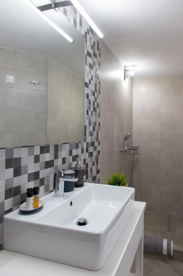 Grey House Villa Exambela ภายนอก รูปภาพ